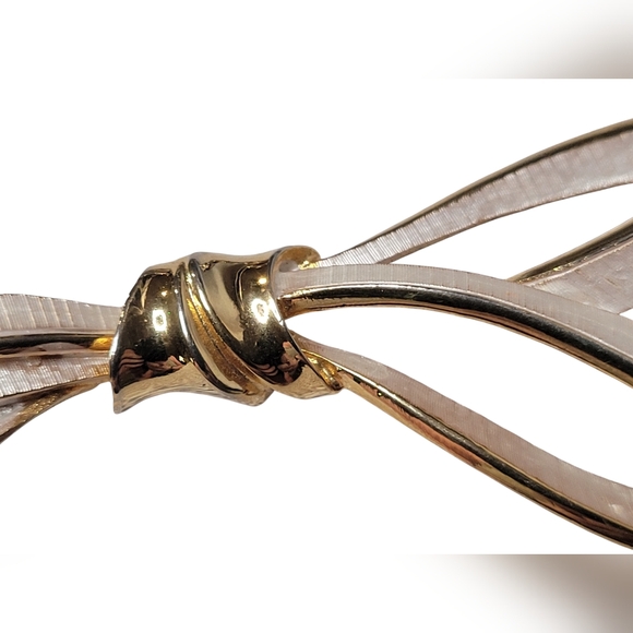 Vintage Bow Brooch - Picture 5 of 8